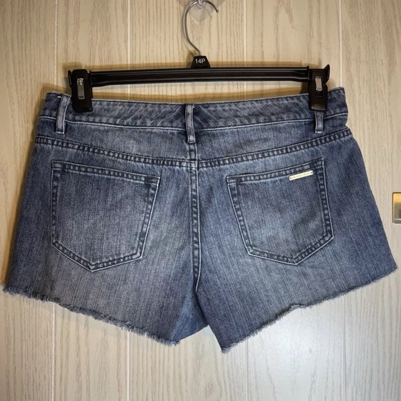 Gently pre owned Michael Kors Raw Hem Shorts Size 8 - Picture 4 of 8